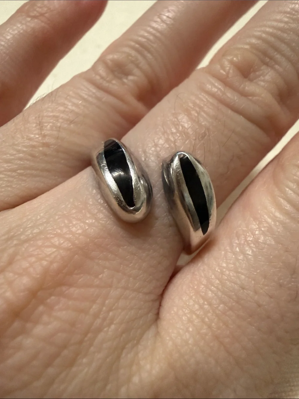 Sterling Silver 925 Mexico Unmarked but tested Black Inlay Ring size 8.25